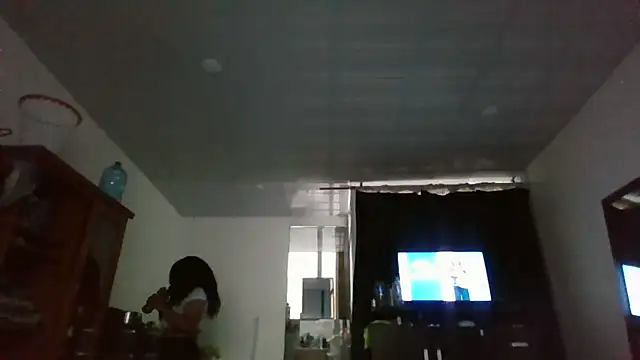 Snapshot of Ivon-09 chatting on October 28, 2025, 11:03 am Ivon-09 online show from October 28, 2025, 11:03 am