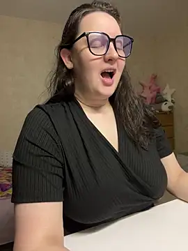 Snapshot of hungry1bunny chatting on December 20, 2024, 5:29 pm hungry1bunny online show from December 20, 2024, 5:29 pm