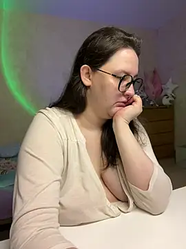 Snapshot of hungry1bunny chatting on March 4, 2025, 4:30 pm hungry1bunny online show from March 4, 2025, 4:30 pm