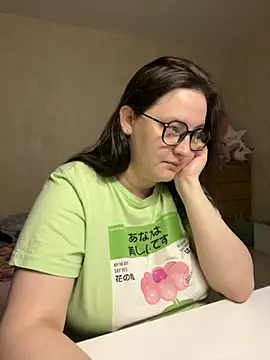 Snapshot of hungry1bunny chatting on October 28, 2025, 8:00 pm hungry1bunny online show from October 28, 2025, 8:00 pm