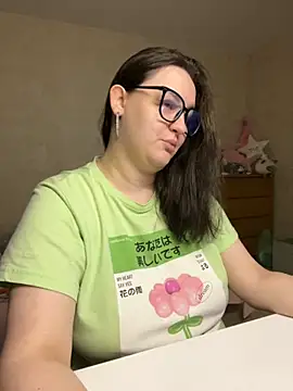 Snapshot of hungry1bunny chatting on October 31, 2025, 9:16 pm hungry1bunny online show from October 31, 2025, 9:16 pm