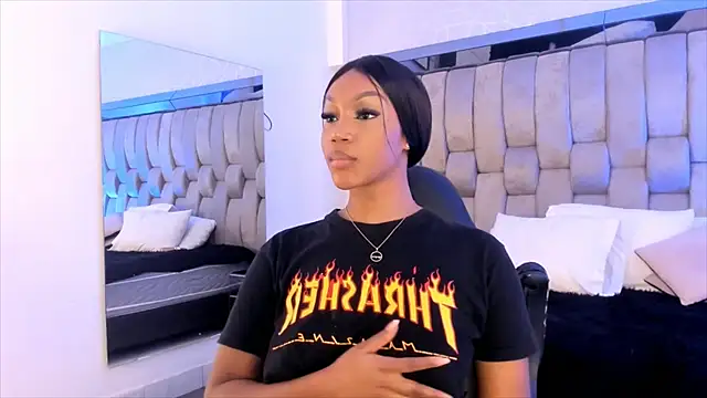 Snapshot of ChaynnaCooper chatting on February 1, 2025, 6:19 pm ChaynnaCooper online show from February 1, 2025, 6:19 pm