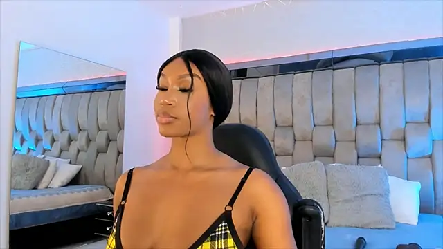 Snapshot of ChaynnaCooper chatting on February 13, 2025, 12:00 pm ChaynnaCooper online show from February 13, 2025, 12:00 pm