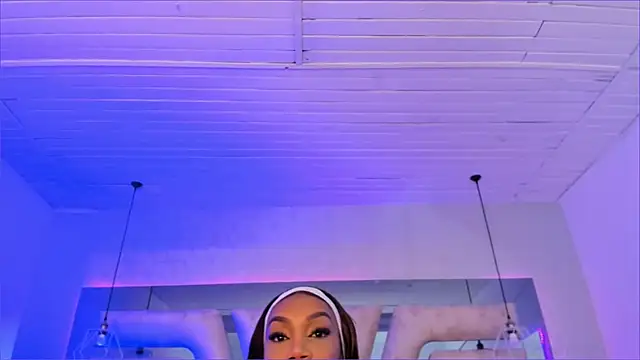 Snapshot of ChaynnaCooper chatting on March 18, 2025, 11:09 pm ChaynnaCooper online show from March 18, 2025, 11:09 pm