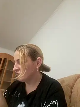 Snapshot of Malichkaanna30 chatting on February 6, 2025, 8:23 pm Malichkaanna30 online show from February 6, 2025, 8:23 pm