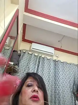 Snapshot of Hot_Queen77 chatting on January 5, 2025, 6:56 pm Hot Queen77 online show from January 5, 2025, 6:56 pm