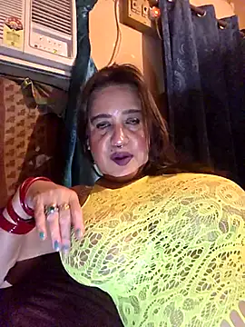 Hot Queen77 online show from May 4, 2026, 6:48 pm