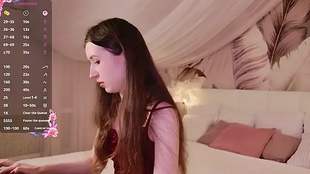 Snapshot of AliceLiddelle chatting on November 25, 2025, 9:20 am AliceLiddelle online show from November 25, 2025, 9:20 am