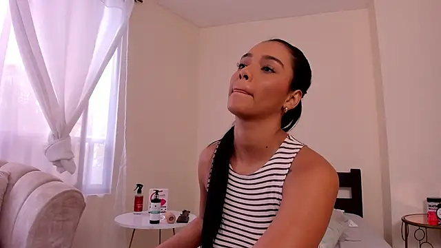 Snapshot of evely_coelloo chatting on December 2, 2024, 9:28 pm evely coelloo online show from December 2, 2024, 9:28 pm