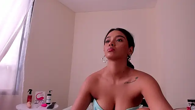 Snapshot of evely_coelloo chatting on December 3, 2024, 9:34 pm evely coelloo online show from December 3, 2024, 9:34 pm