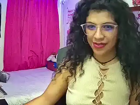 Snapshot of NicollWilliams_420 chatting on September 17, 2025, 5:31 am NicollWilliams 420 online show from September 17, 2025, 5:31 am