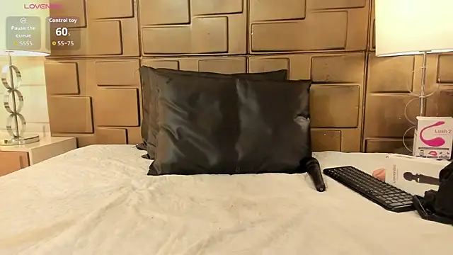 Snapshot of NaomyRivera chatting on July 12, 2026, 12:51 pm NaomyRivera online show from July 12, 2026, 12:51 pm