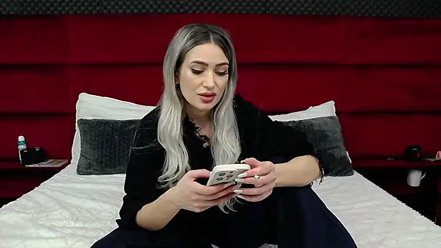 Snapshot of MinnieMe chatting on November 2, 2025, 7:05 pm MinnieMe online show from November 2, 2025, 7:05 pm