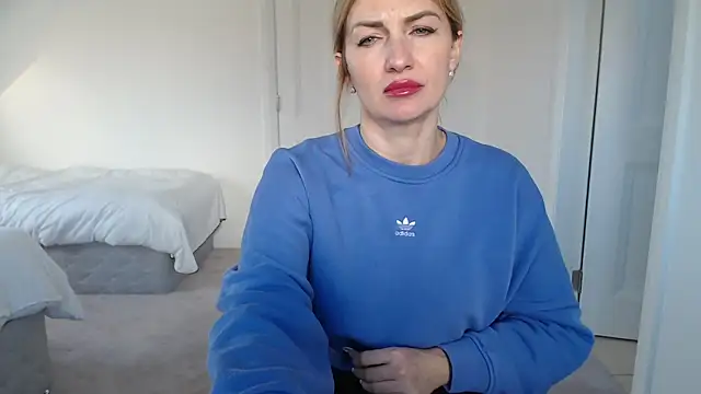 Mallinia online show from February 4, 2025, 3:57 pm