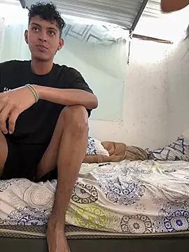 ValenSuarez25 online show from July 5, 2026, 4:14 pm