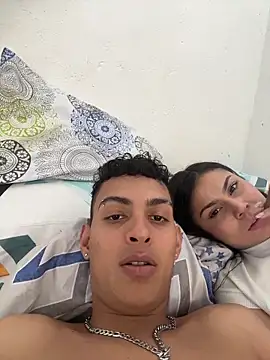 ValenSuarez25 online show from August 3, 2026, 6:22 pm