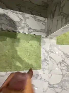 Snapshot of Lbouj chatting on July 11, 2026, 9:05 pm Lbouj online show from July 11, 2026, 9:05 pm