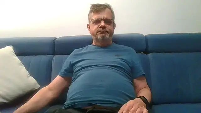 axecoman60 online show from April 30, 2026, 7:09 pm