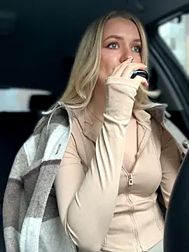 Snapshot of Devill_Angel_ chatting on October 29, 2025, 8:27 am Devill Angel online show from October 29, 2025, 8:27 am