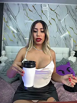 Snapshot of EmilyLeah_ chatting on March 7, 2025, 2:23 pm EmilyLeah online show from March 7, 2025, 2:23 pm