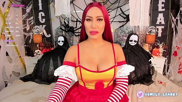 Snapshot of EmilyLeah_ chatting on October 3, 2025, 3:42 pm EmilyLeah online show from October 3, 2025, 3:42 pm