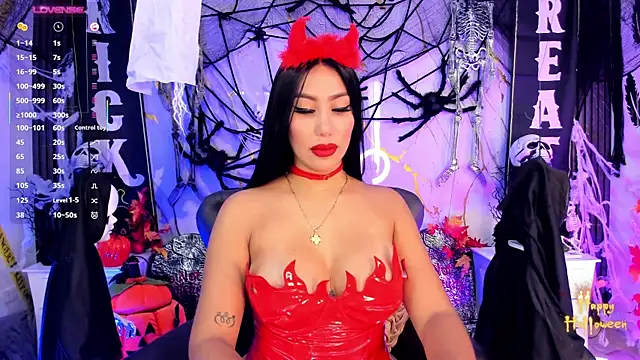 Snapshot of EmilyLeah_ chatting on October 24, 2025, 2:13 pm EmilyLeah online show from October 24, 2025, 2:13 pm