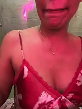 Snapshot of EmilyLeah_ chatting on November 26, 2025, 5:58 pm EmilyLeah online show from November 26, 2025, 5:58 pm