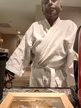 mamakarma1403 online show from April 19, 2026, 3:28 am