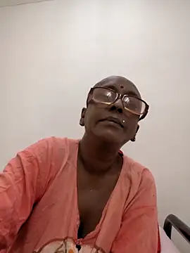 Snapshot of mamakarma1403 chatting on June 11, 2026, 12:32 am mamakarma1403 online show from June 11, 2026, 12:32 am