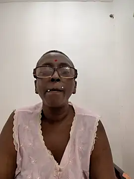 Snapshot of mamakarma1403 chatting on June 25, 2026, 5:12 am mamakarma1403 online show from June 25, 2026, 5:12 am
