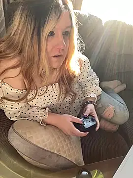 Snapshot of PuckBunny17 chatting on December 13, 2024, 8:04 pm PuckBunny17 online show from December 13, 2024, 8:04 pm