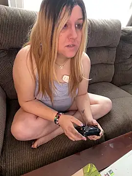 Snapshot of PuckBunny17 chatting on December 23, 2024, 4:17 pm PuckBunny17 online show from December 23, 2024, 4:17 pm