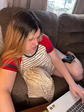 Snapshot of PuckBunny17 chatting on December 28, 2024, 1:28 pm PuckBunny17 online show from December 28, 2024, 1:28 pm