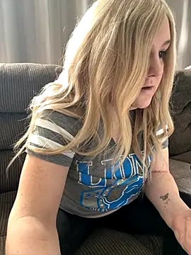 Snapshot of PuckBunny17 chatting on October 10, 2025, 5:45 pm PuckBunny17 online show from October 10, 2025, 5:45 pm