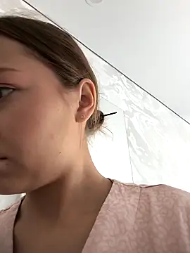 Snapshot of AliceBrayan chatting on September 27, 2025, 5:12 am AliceBrayan online show from September 27, 2025, 5:12 am