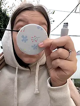 Snapshot of AliceBrayan chatting on October 12, 2025, 5:06 am AliceBrayan online show from October 12, 2025, 5:06 am