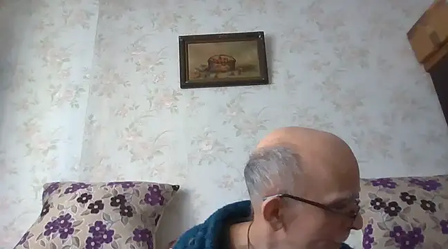 mariusica1xh online show from February 25, 2025, 1:06 pm