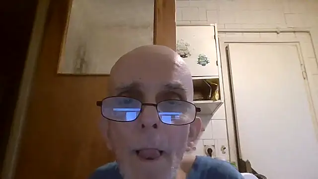 Snapshot of mariusica1@xh chatting on June 4, 2026, 3:40 pm mariusica1xh online show from June 4, 2026, 3:40 pm