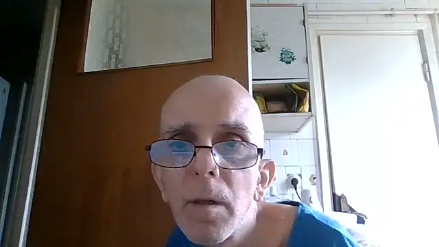 Snapshot of mariusica1@xh chatting on June 10, 2026, 2:05 pm mariusica1xh online show from June 10, 2026, 2:05 pm