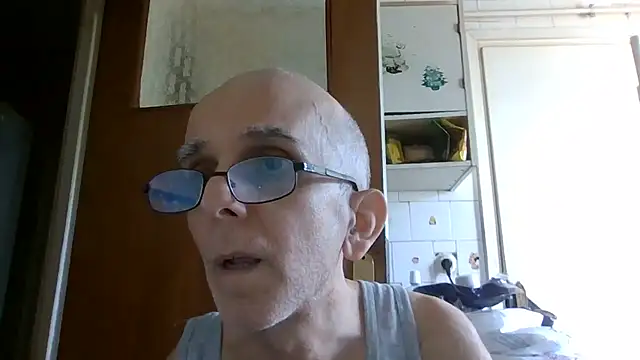Snapshot of mariusica1@xh chatting on June 14, 2026, 2:30 pm mariusica1xh online show from June 14, 2026, 2:30 pm