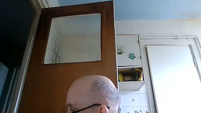 Snapshot of mariusica1@xh chatting on June 16, 2026, 2:52 pm mariusica1xh online show from June 16, 2026, 2:52 pm