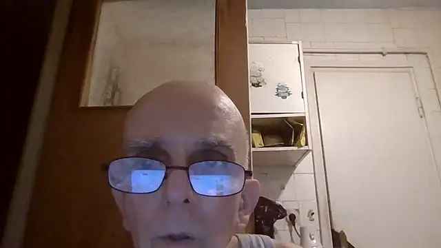 Snapshot of mariusica1@xh chatting on June 17, 2026, 6:42 pm mariusica1xh online show from June 17, 2026, 6:42 pm