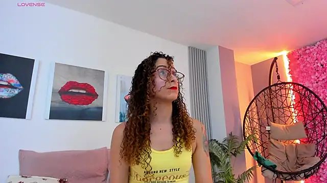 Snapshot of Angela_donnato chatting on February 10, 2025, 3:35 am Angela donnato online show from February 10, 2025, 3:35 am