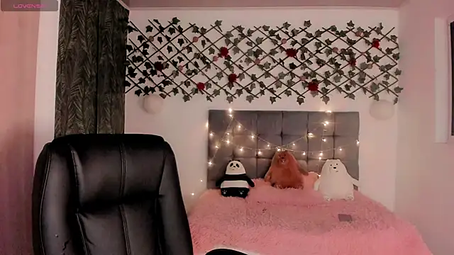 Lilith Miller21 online show from March 23, 2025, 5:10 am