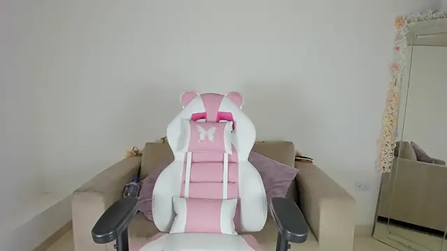 Snapshot of Charlotte_cowell_sub1_ chatting on January 6, 2025, 11:20 pm Charlotte cowell sub1 online show from January 6, 2025, 11:20 pm