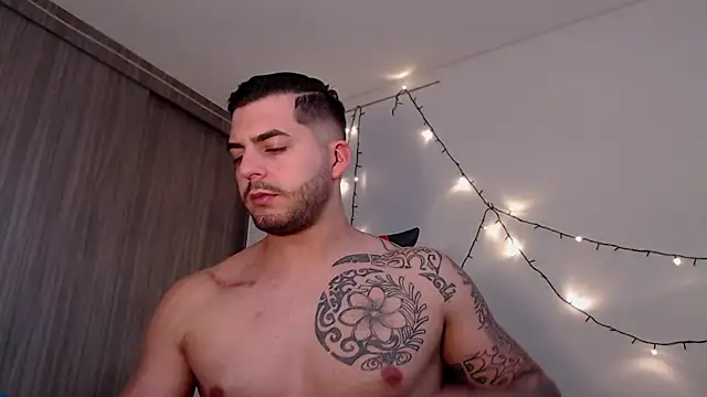 Snapshot of thomas_gun chatting on December 23, 2024, 3:33 pm thomas gun online show from December 23, 2024, 3:33 pm