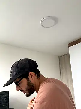 thomas gun online show from December 5, 2025, 3:41 pm