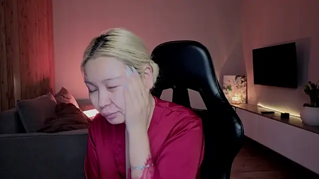 RileyMee online show from March 17, 2026, 3:22 am