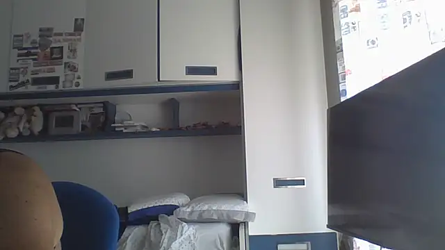 Snapshot of brindisiroby chatting on July 10, 2026, 10:51 am brindisiroby online show from July 10, 2026, 10:51 am