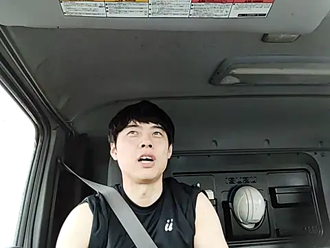 whitebriefboy online show from June 1, 2026, 10:11 pm